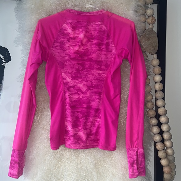 Oakley Rash Guard - Photos show color of the shirt in different lighting. - Picture 2 of 8